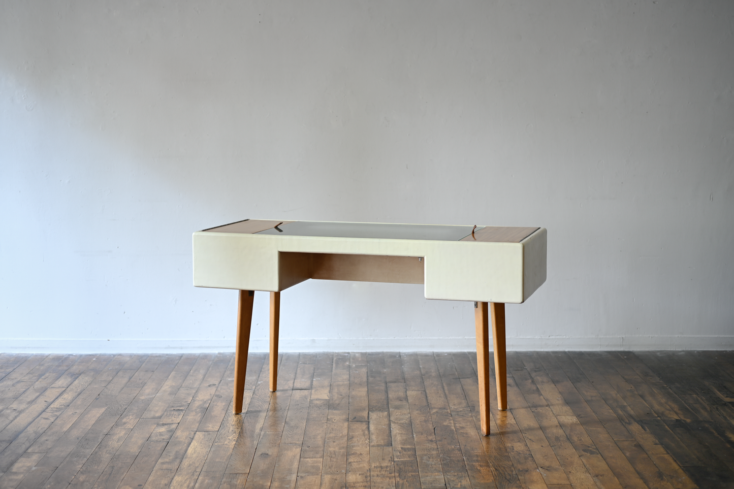Dressing Table #4660 with Stool #4698