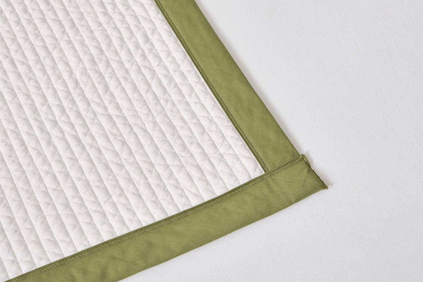 Padded Blanket (Ivory/Tea green)
