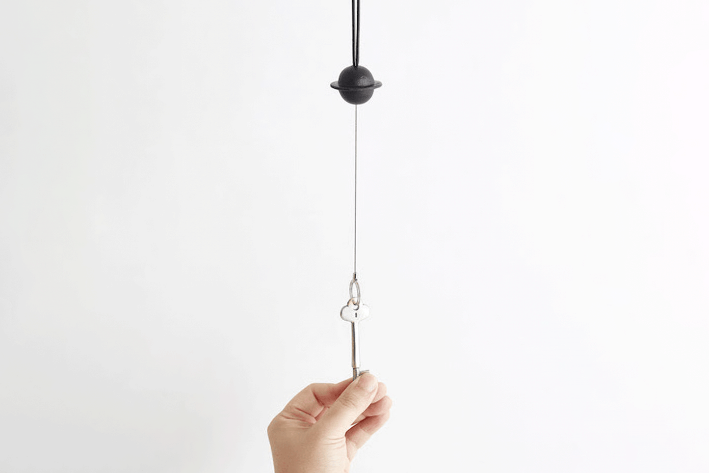 PLANET NECK HOLDER